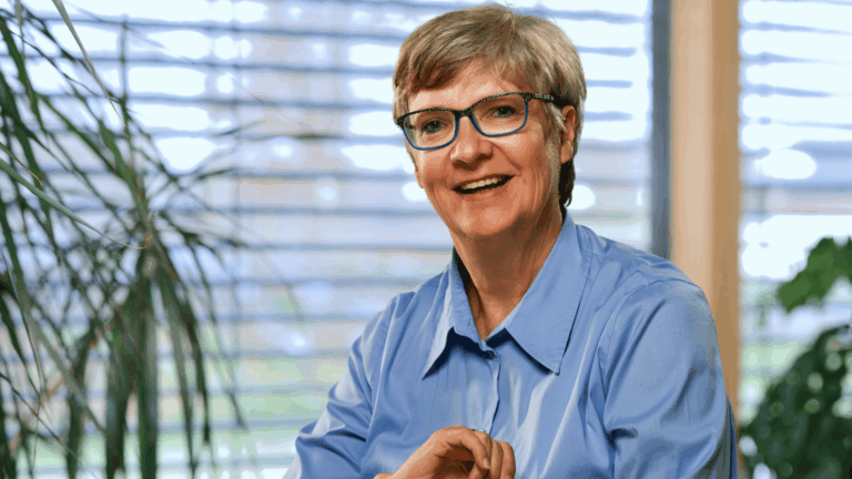 Portrait von Monika Dunkel, unabhängige Rentenberaterin in Hanau.
